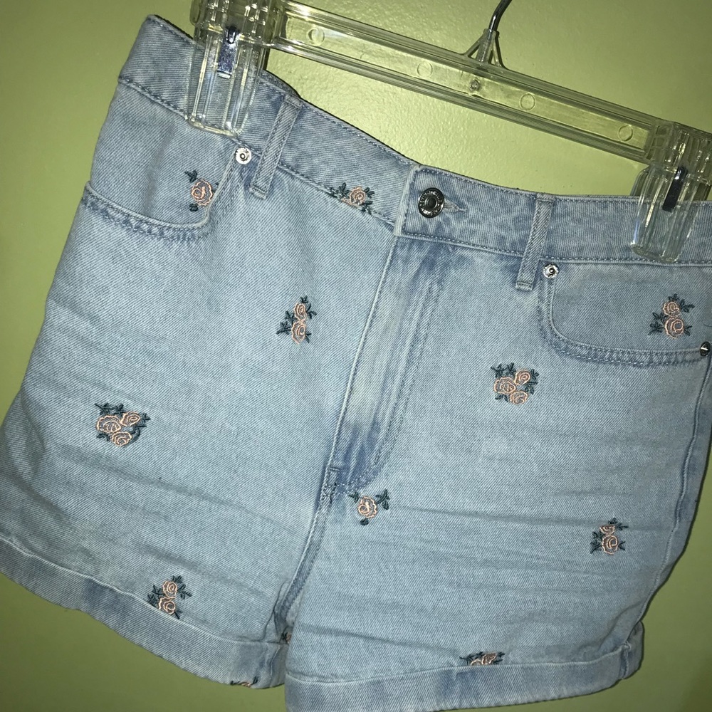 Denim shorts with flowers